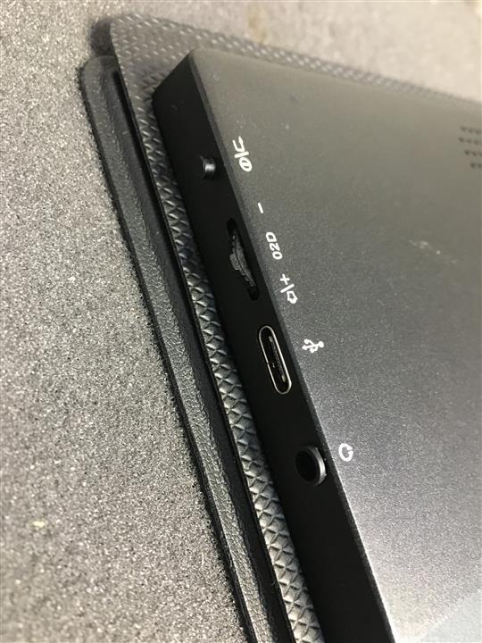 IVV 156UC Tragbarer 4K Gaming Monitor 15,6" UHD 3840x2160 IPS HDMI USB-C schwarz