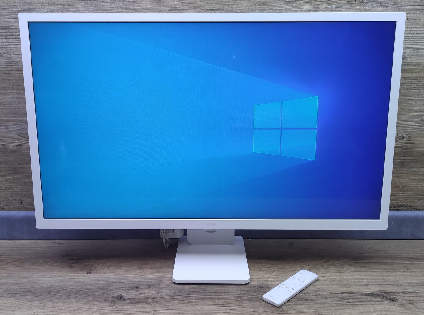 LG MyView 32SR50F-W Smart Monitor 31.5" FHD 1920x1080 HDR10 HDMI WLAN webOS 