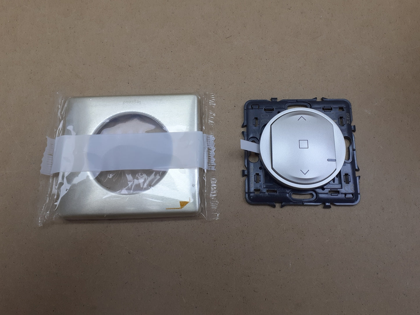 Legrand LEG67647 Rolladenschalter, Métal Titane, I07206