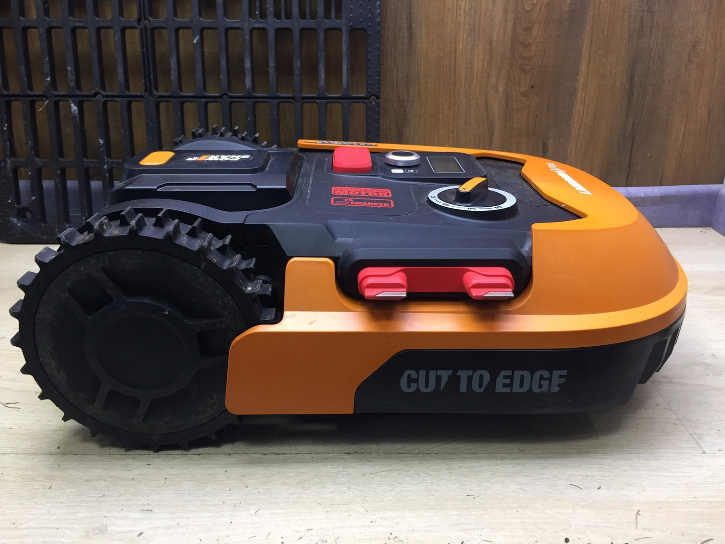 WORX Landroid M700 PLUS WR167E Mähroboter für Gärten bis 700 qm, I34210