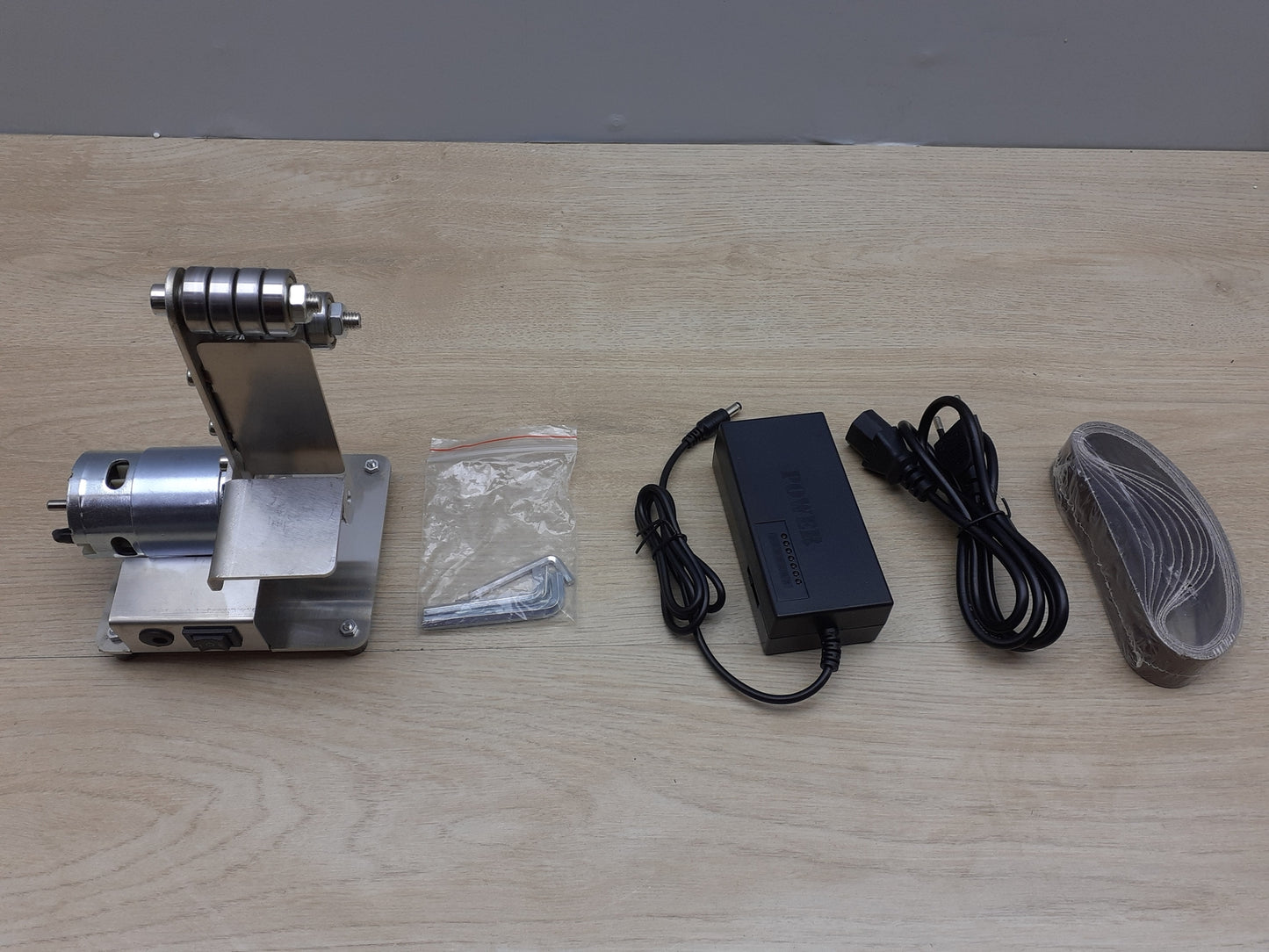 AWKAQUN Elektrische Bandschleifer Mini-Bandschleifer I14711