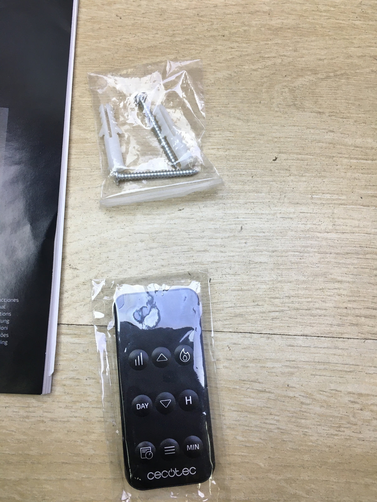 Cecotec 05813 Dekorativer Elektro-Kaminofen ReadyWarm 2250, I30916