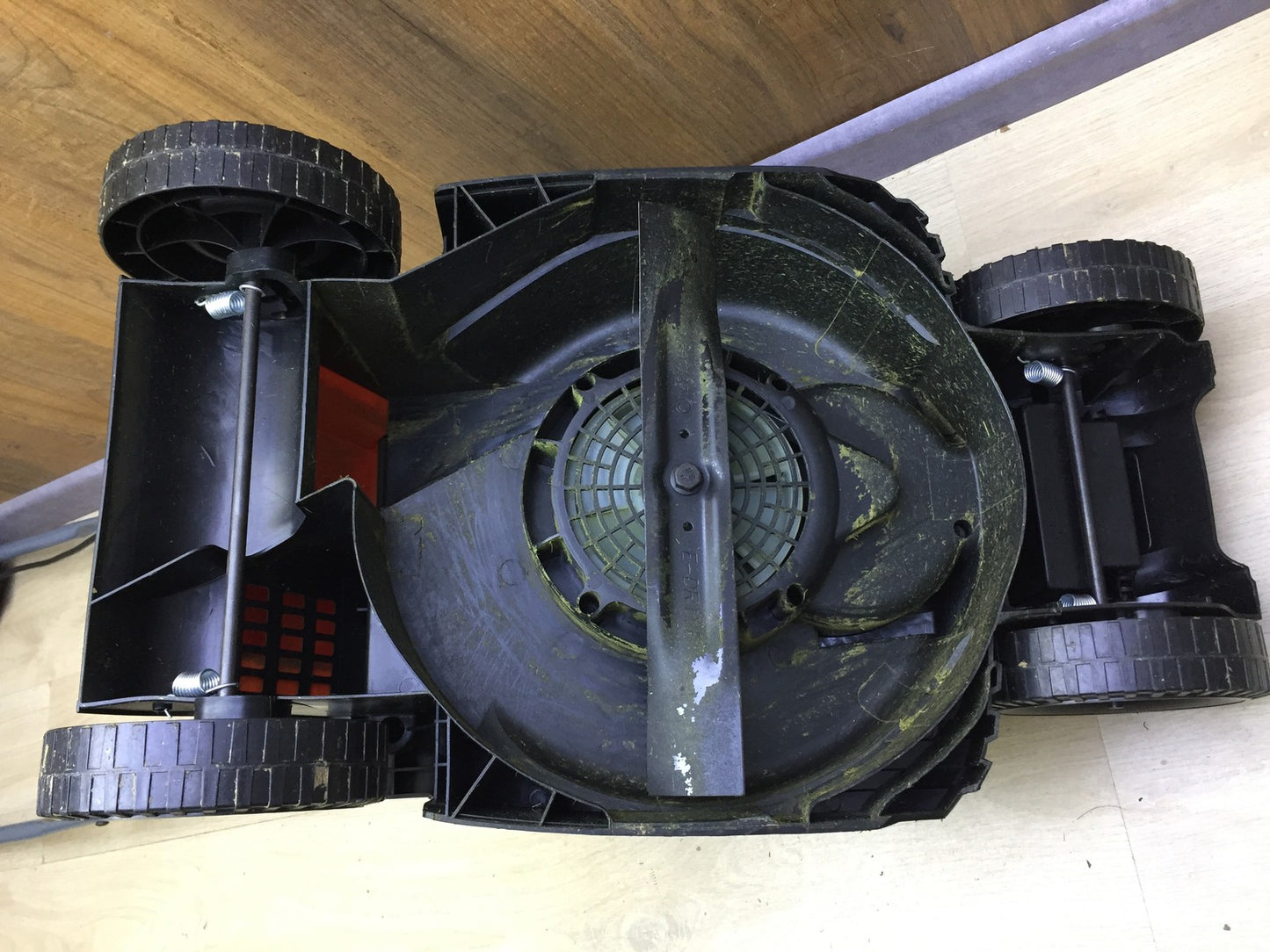 Black&Decker BEMW351 Elektro-Rasenmäher 1.0kW 32cm, I33719