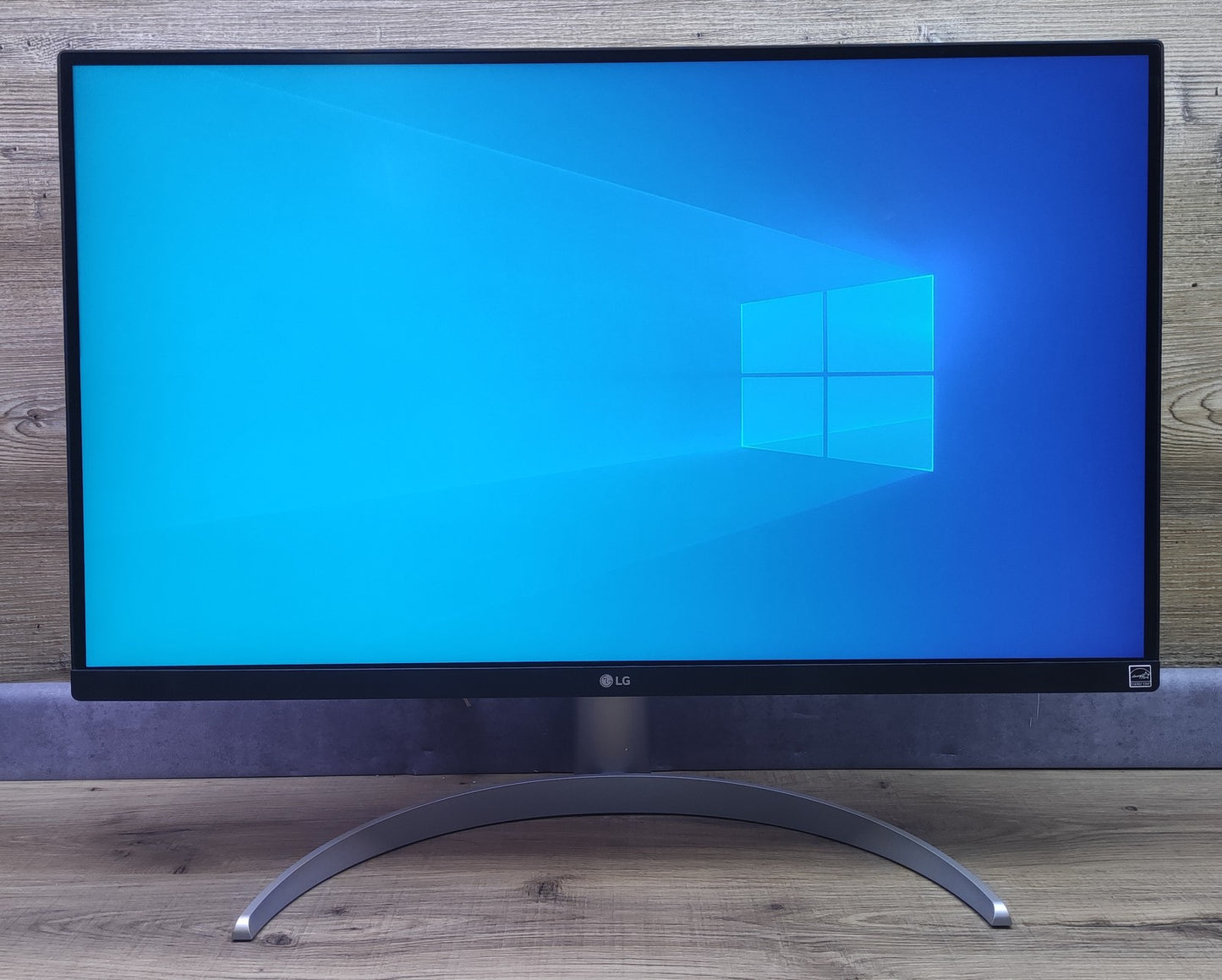 LG 27UP650-W 4K Monitor 27" UHD 3840x2160 HDMI DP HDR AMD FreeSync 60Hz 5ms