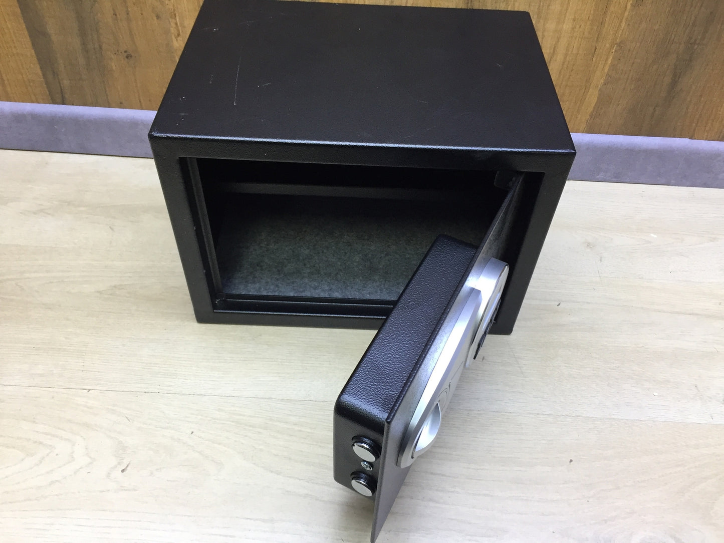 AmazonBasics Tresor 14 l, Schwarz, I25868