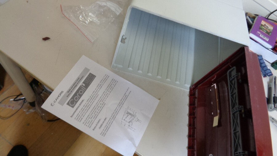 Briefkasten Coral 0811043  mit Tür, außen rot, R02018