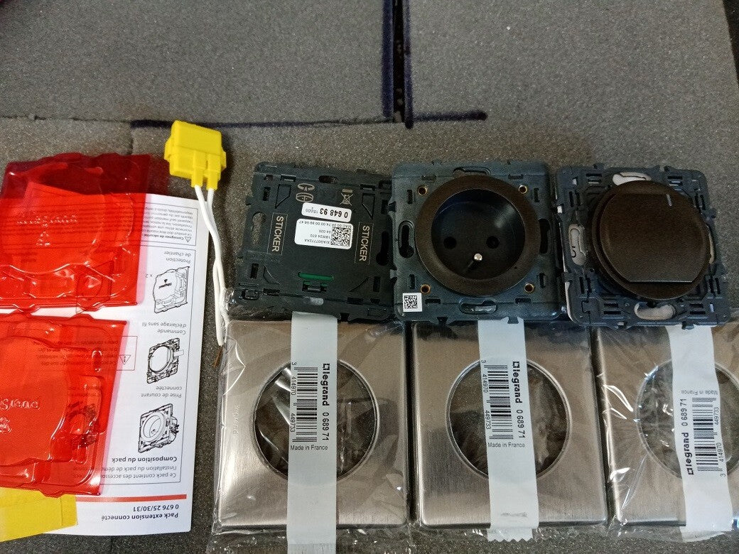 Legrand 067625 Erweiterungsset zum Verbinden eines zusätzlichen Teils, V02549