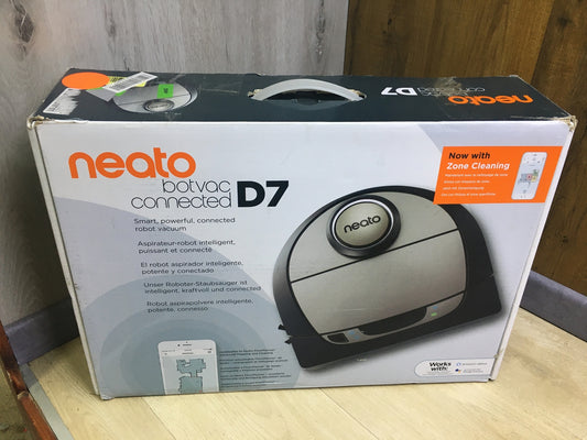 Neato Robotics Botvac D7 Connected vacuum robot with charging station, I31182