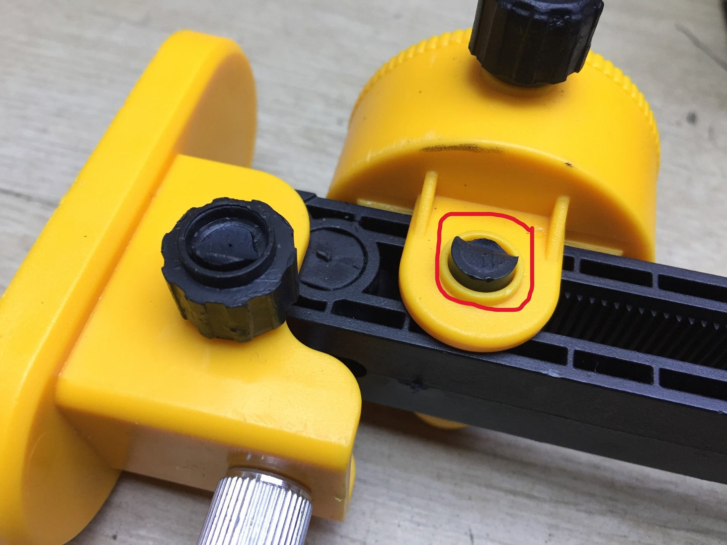 Dewalt Kreuzlinienlaser DCE089G ohne Akku, mit Ladegerät, I33955