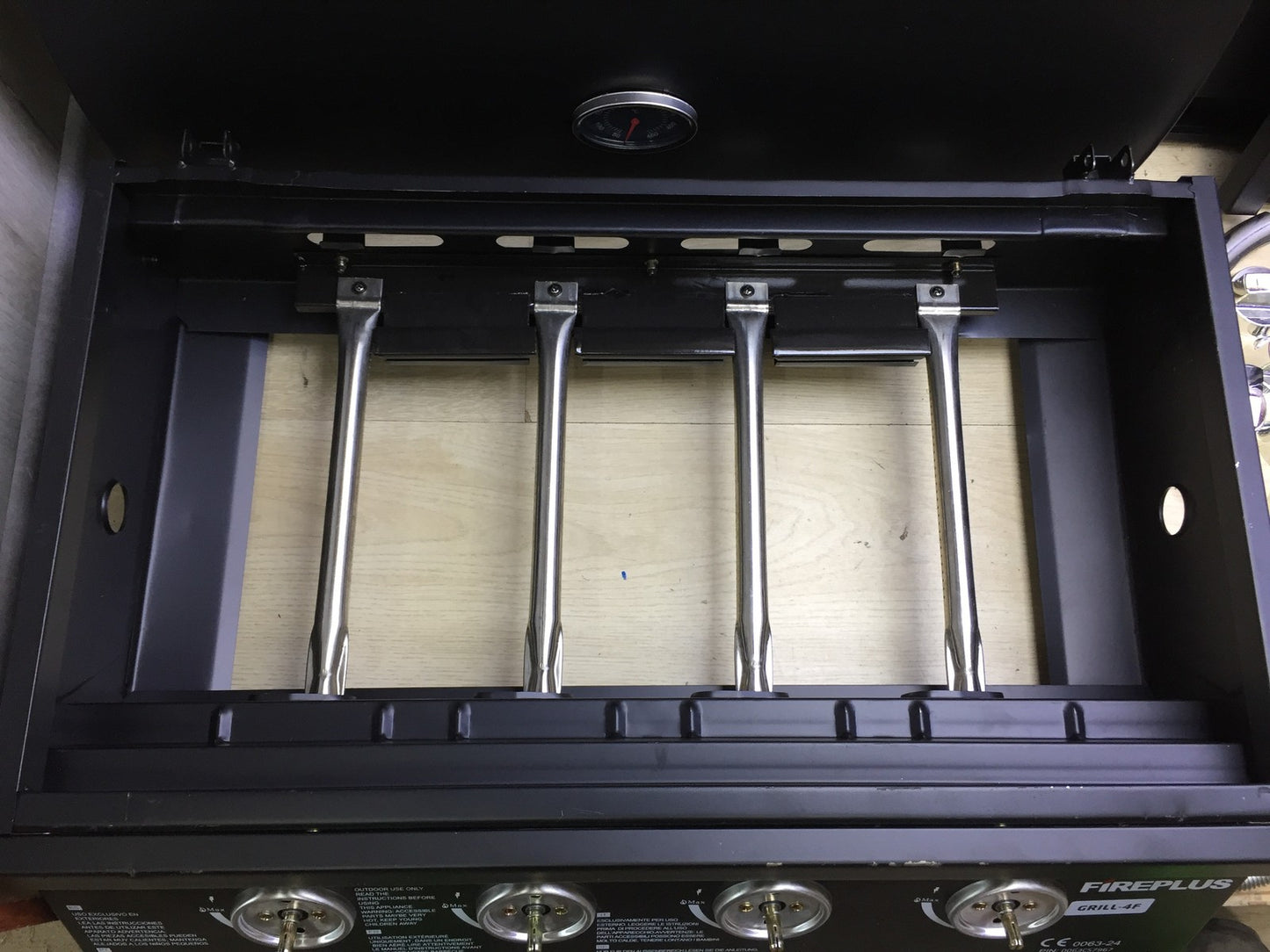 Amig Fireplus 4F Gasgrill 4+1 mit 9,3 kW, Schwarz, Edelstahl, I33104