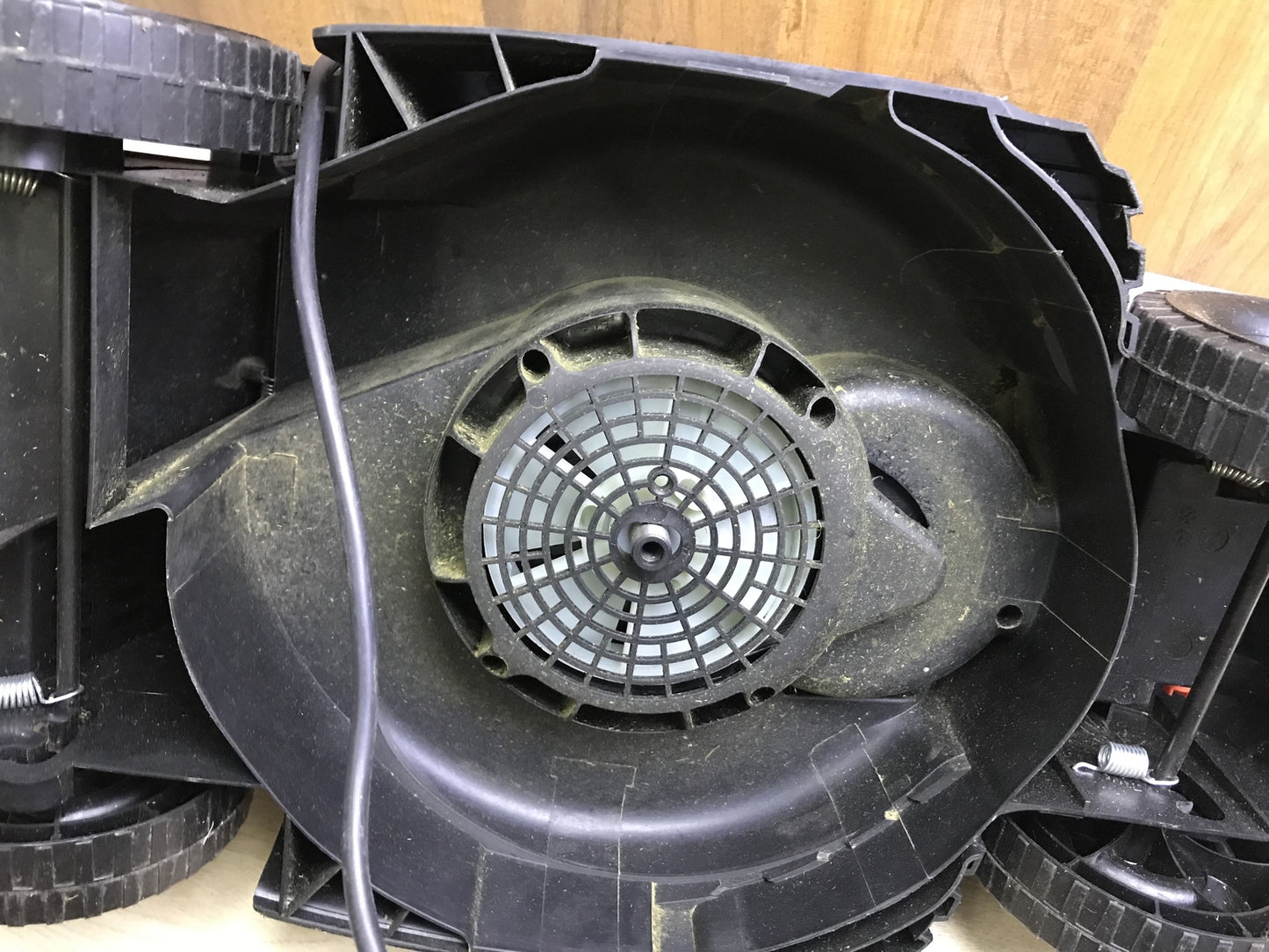 Black&Decker BEMW451BH Elektro-Rasenmäher 1.2kW 32cm, I29020