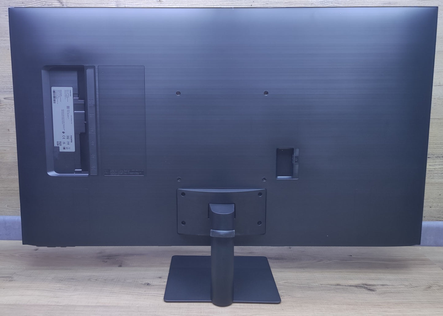 Samsung S43DM702UU Smart 4K Monitor 43" UHD 3840x2160 HDMI USB-C WLAN Tizen App