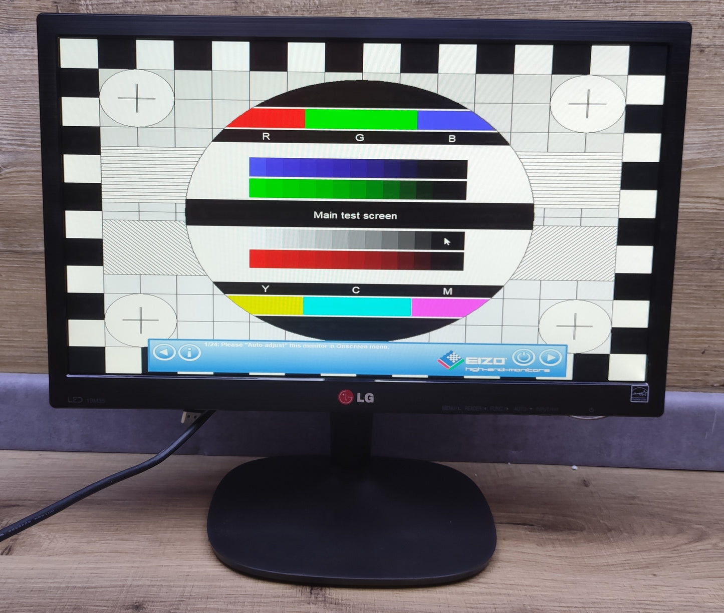LG 19M35A-B Monitor 18.5" HD 1366x768 TN Panel VGA 60Hz 5ms (GtG) schwarz