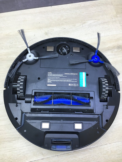 eufy T2181 robot vacuum with RoboVac LR30 Hybrid+ vacuum station, I29645