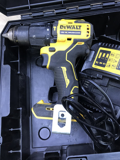 Dewalt Akku-Schlagbohrschrauber DCD709, ohne Akkus, Ladegerät, I26239