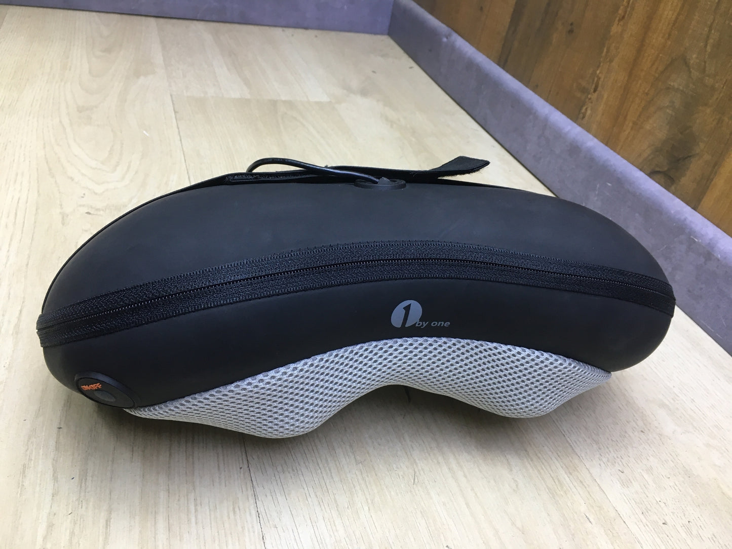 1byone Shiatsu Massagekissen Massagegerät Kissen für Rücken I31302