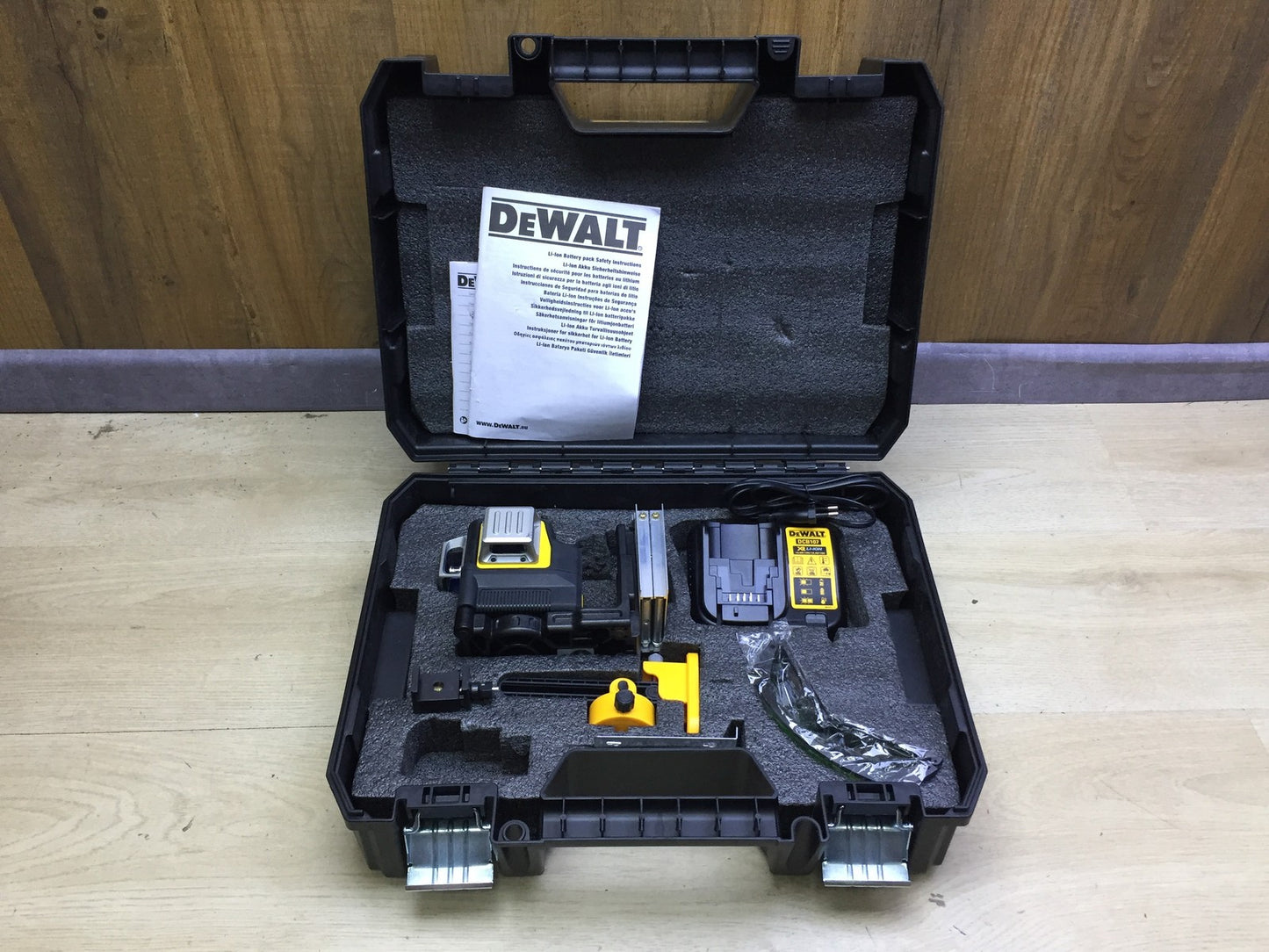 Dewalt cross line laser DCE089G without battery 2.0 Ah, I33106 