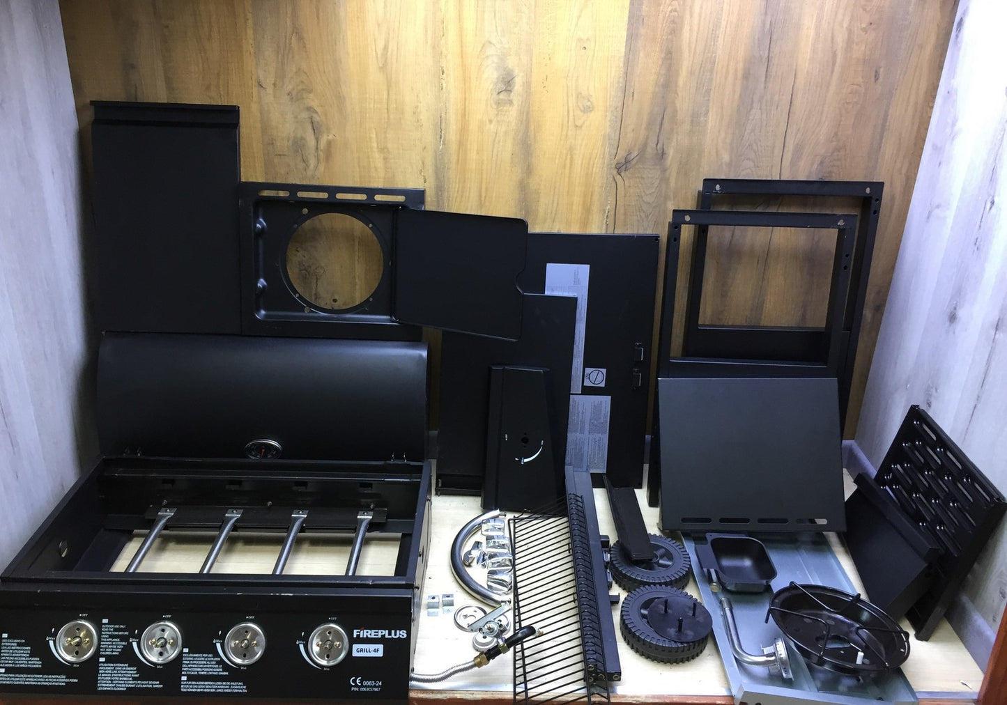 Amig Fireplus 4F Gasgrill 4+1 mit 9,3 kW, Schwarz, Edelstahl, I33104