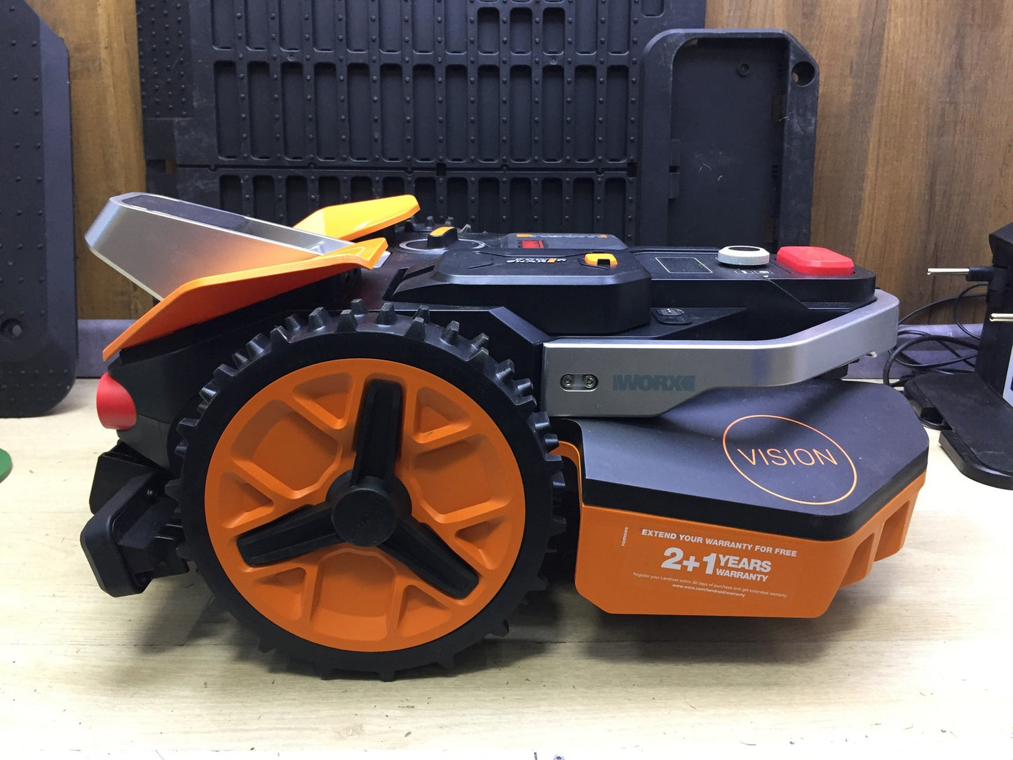 WORX Landroid Vision M600 Mähroboter WR206E.1 für Gärten bis 600m², I34187