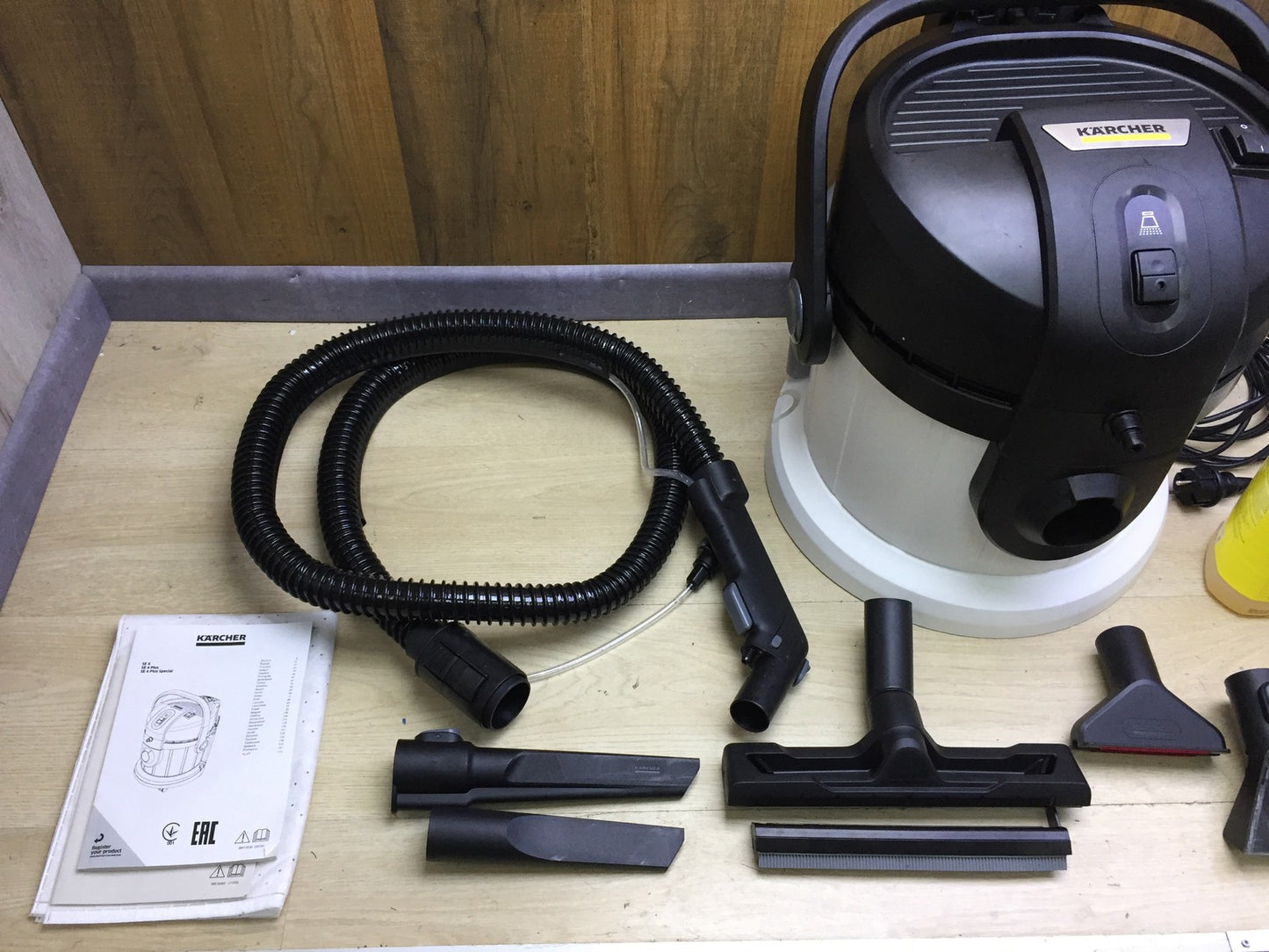 Kärcher SE 4 Plus Waschsauger (1.081-170.0), 1000 W, I33335
