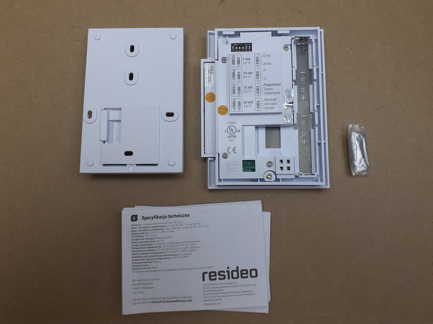 Honeywell Home T140C110AEU T140 7-Day Programmable Wired Thermostat, I05713
