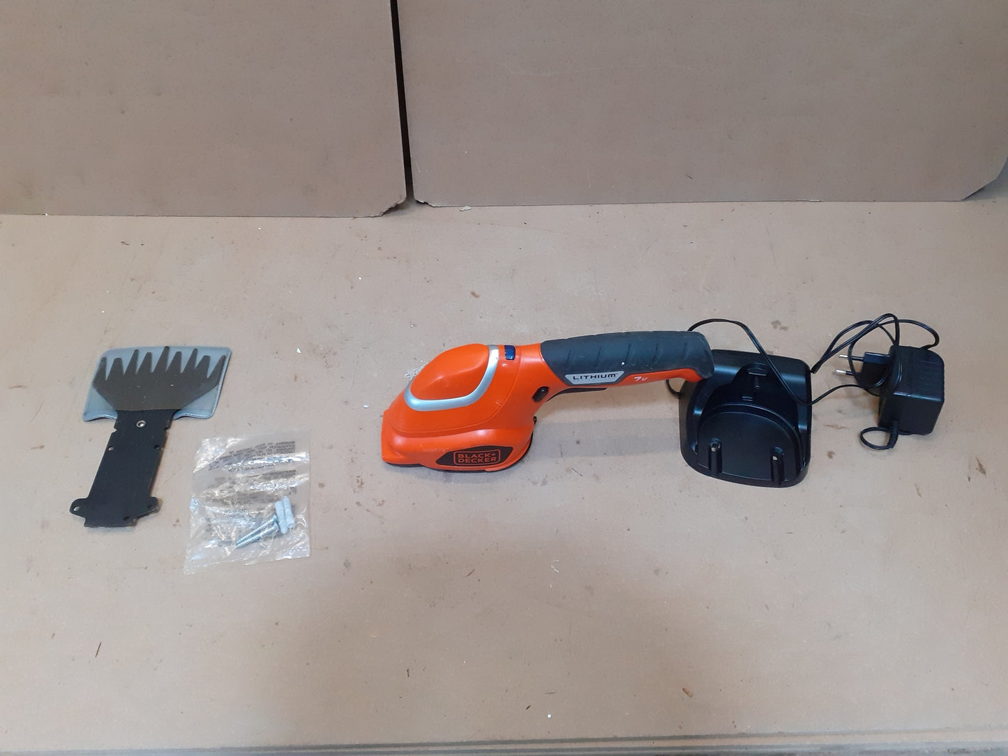 Black&Decker GSL700-QW Akku- Grasschere, I10458