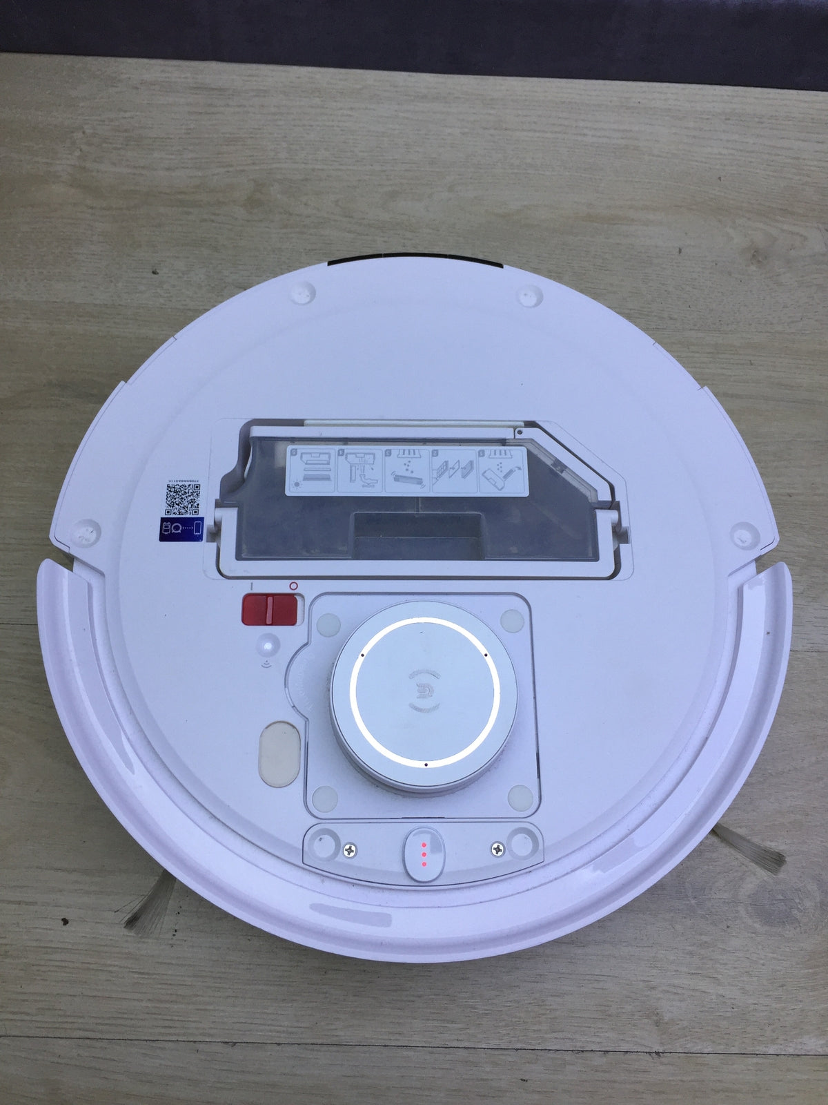 ECOVACS DEEBOT T10 Staubsaugerroboter mit vibrierenden Wischplatten, I29567