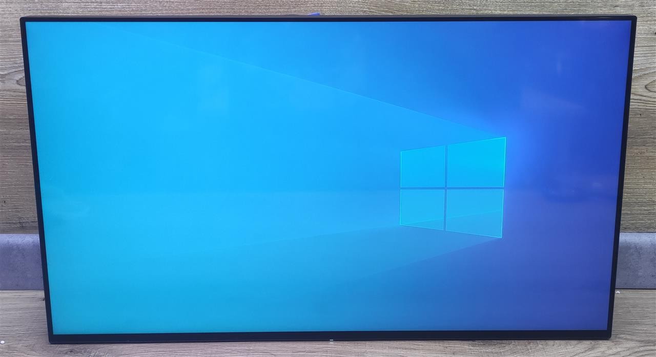 Eve Spectrum 4K Gaming Monitor 27" 3840x2160 USB-C HDR10 FreeSync 144Hz glänzend