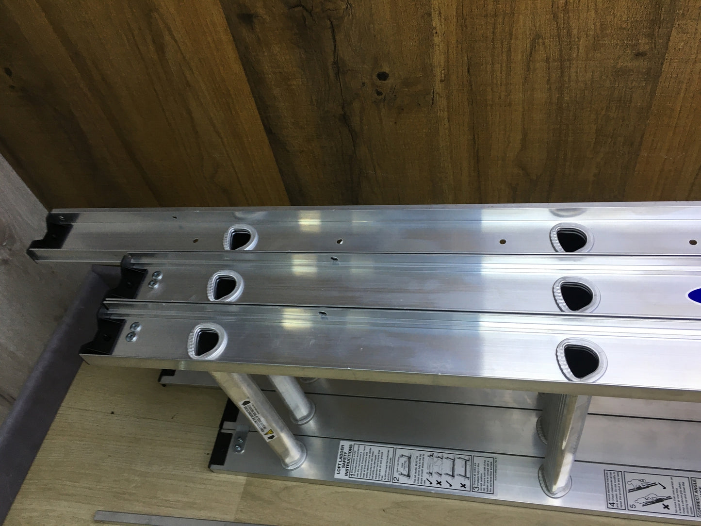 Werner 76003 3-teilig Aluminium Dachbodenleiter mit Handlauf 3,0m, I30389