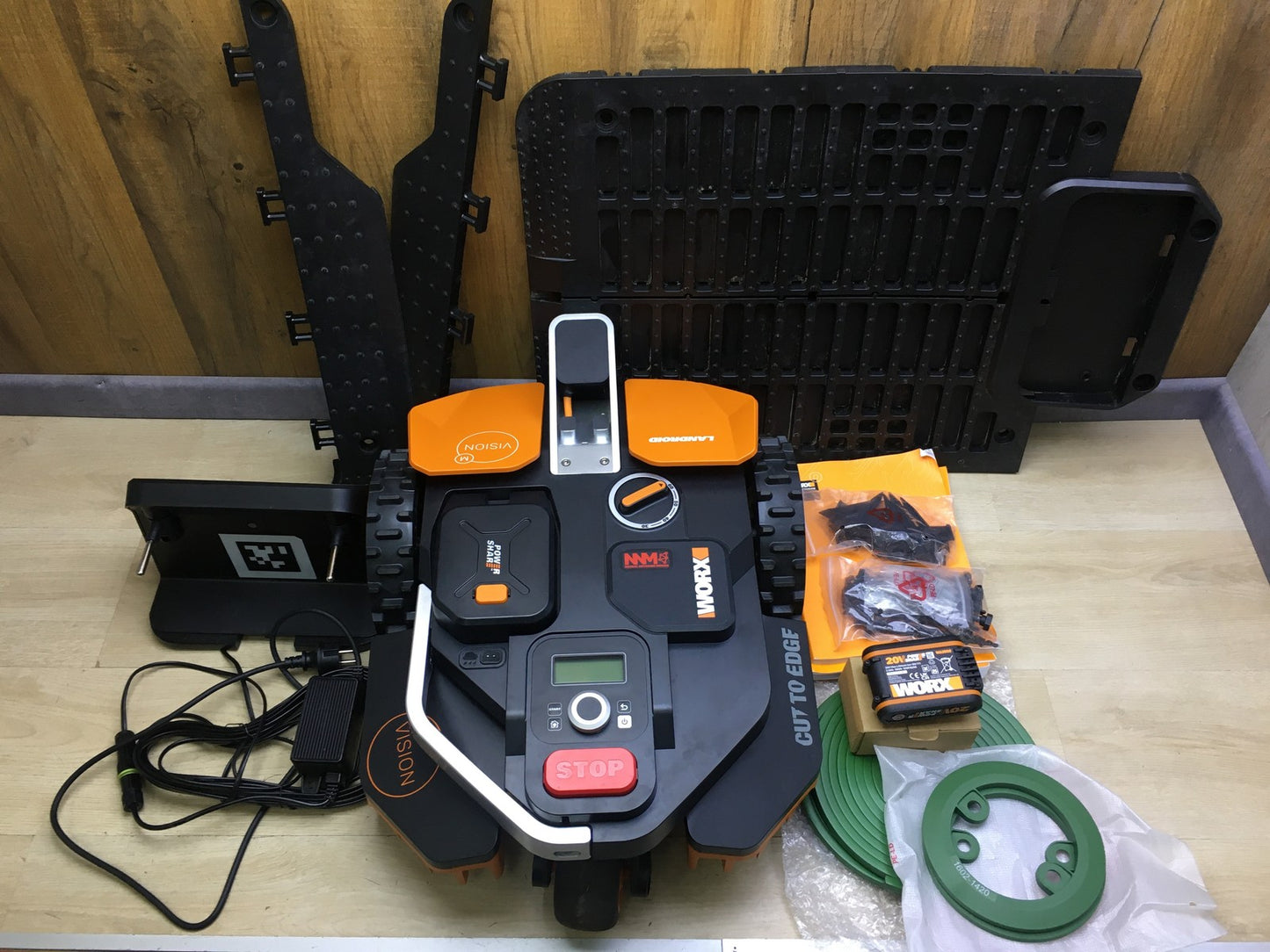 WORX Landroid Vision M550 Mähroboter ohne Begrenzungskabel WR205E, I34342