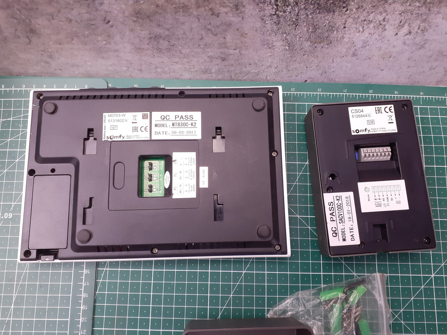 Somfy V250 Videosprechanlage mit 7 Zoll (17,8 cm) Monitor, I16954