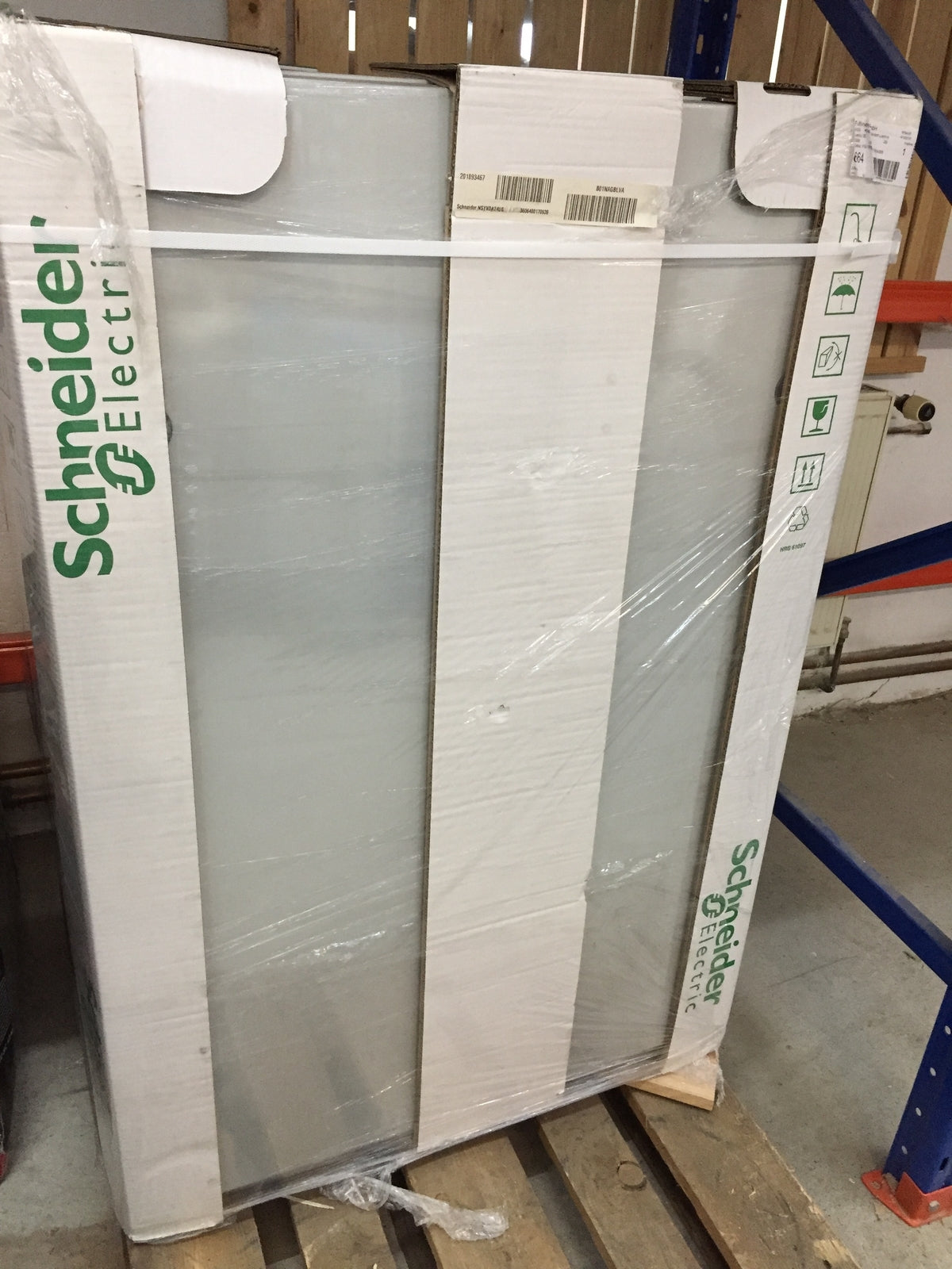 Schneider NSYVDA24U88B Kabel-Rack, bodensth. 24HE B800 T800 befestigt 19" I13085