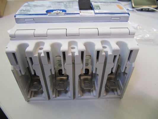 Legrand Box Formholz dpx3 420740 – DPX³ 160 Mag. 3P + N/2 160 A 25 KA, V00922