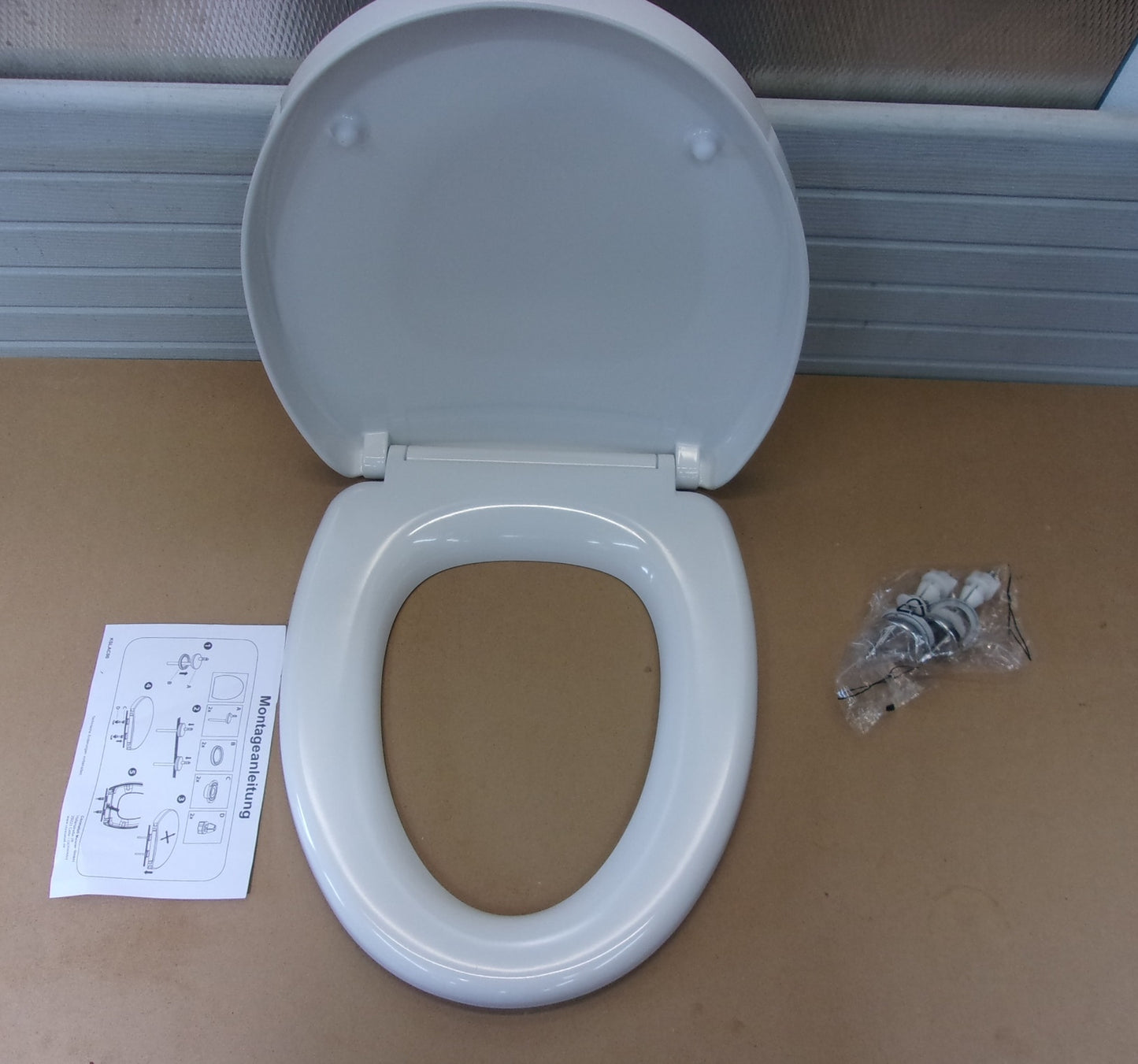 Cornat WC-Sitz "Lacuna", Klassisch weißer Look, Pflegeleichter Duroplast, I03102