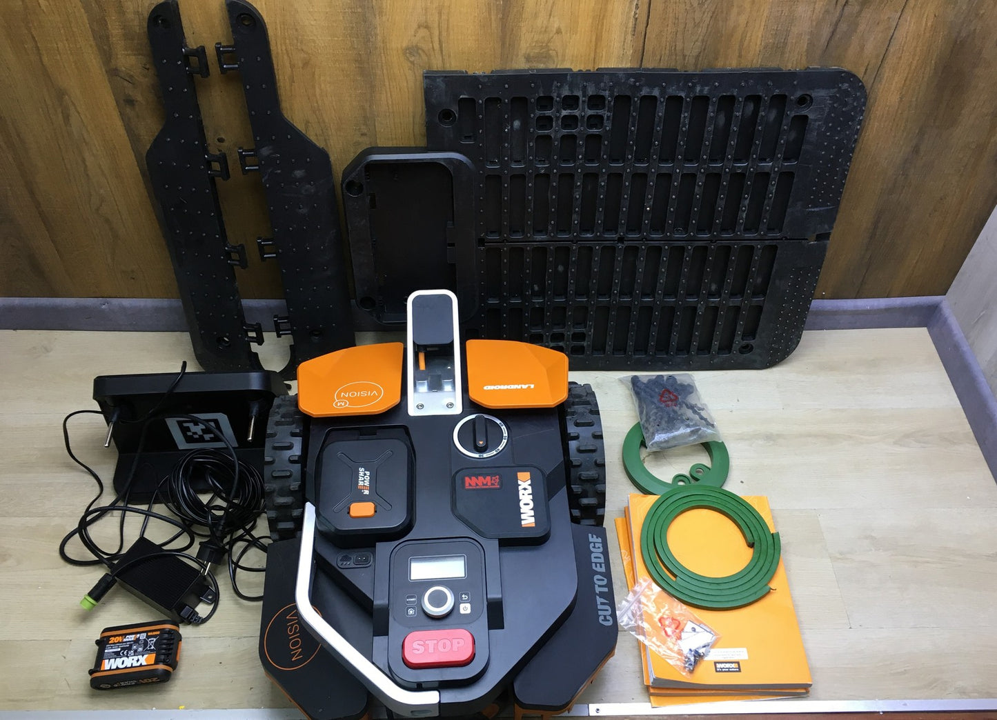 WORX Landroid Vision M800 Mähroboter ohne Begrenzungskabel WR208E.1, I34418