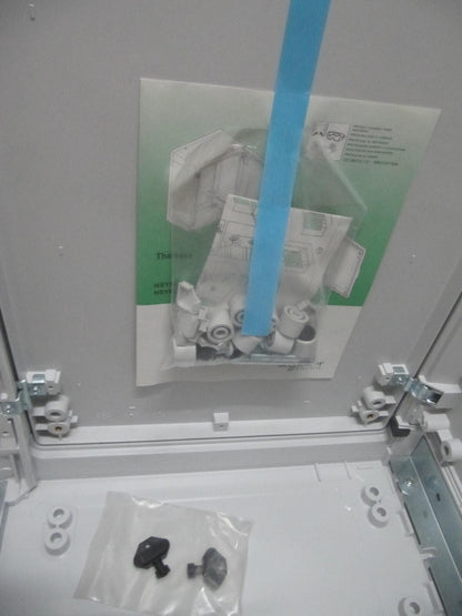 Schneider Electric Thalassa NSYPLAT15103G enclosure 100x150x32 light grey RAL 7035