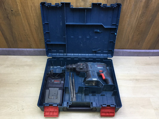 Bosch Professional Akku Bohrhammer GBH 18V-21, ohne 2x Akku 5,0Ah, I33290