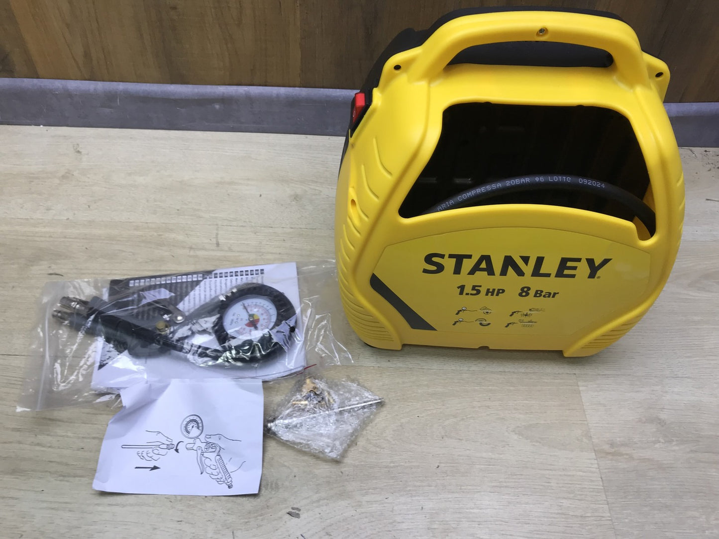 Stanley AirKit compressor 1100W 230V including tire inflator and gun, I32990 