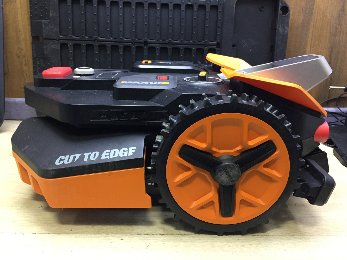 WORX Landroid Vision M600 Mähroboter WR206E.1 für Gärten bis 600m², I34187