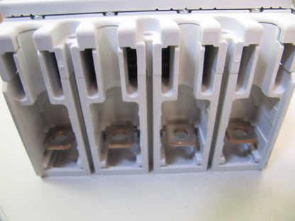 Legrand Box Formholz dpx3 420740 – DPX³ 160 Mag. 3P + N/2 160 A 25 KA, V00922