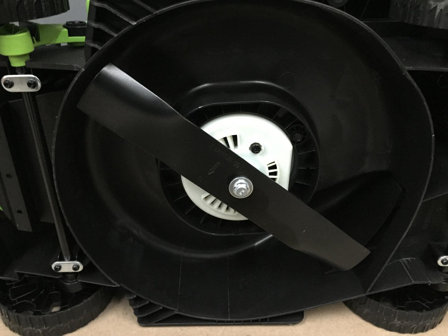 Greenworks Rasenmäher GD24LM33 und Rasentrimmer G24LT25 SOLO, I14173