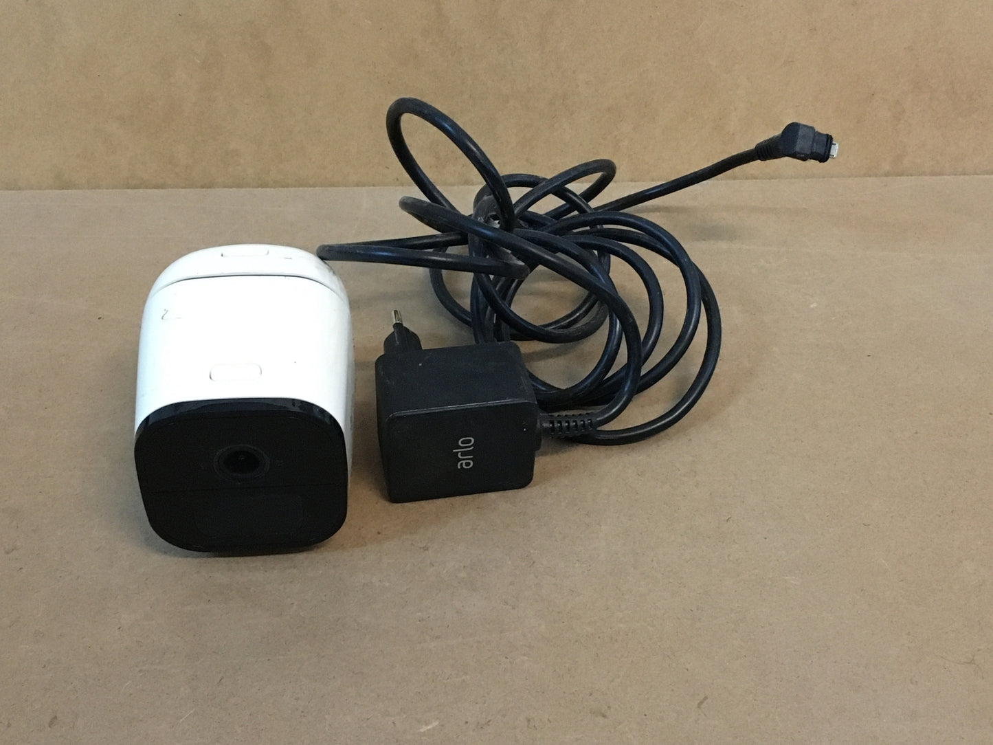 Arlo Go Überwachungskamera, kabellos, mobil, Innen/Außen VML4030, I32377