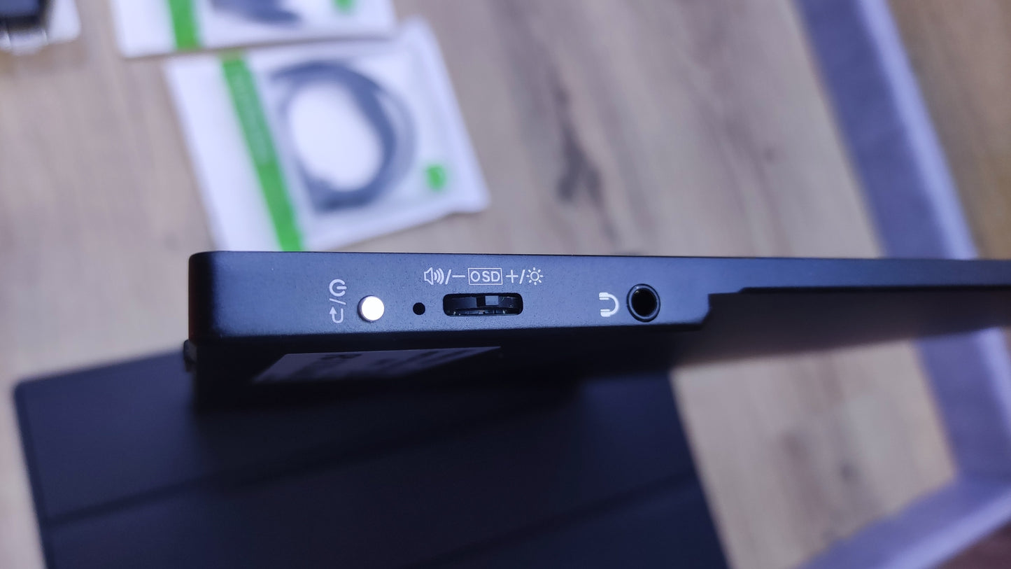 EVICIV Portable 2K Gaming Monitor 17.3" 2560x1440 HDR USB-C FreeSync 144Hz 1ms 