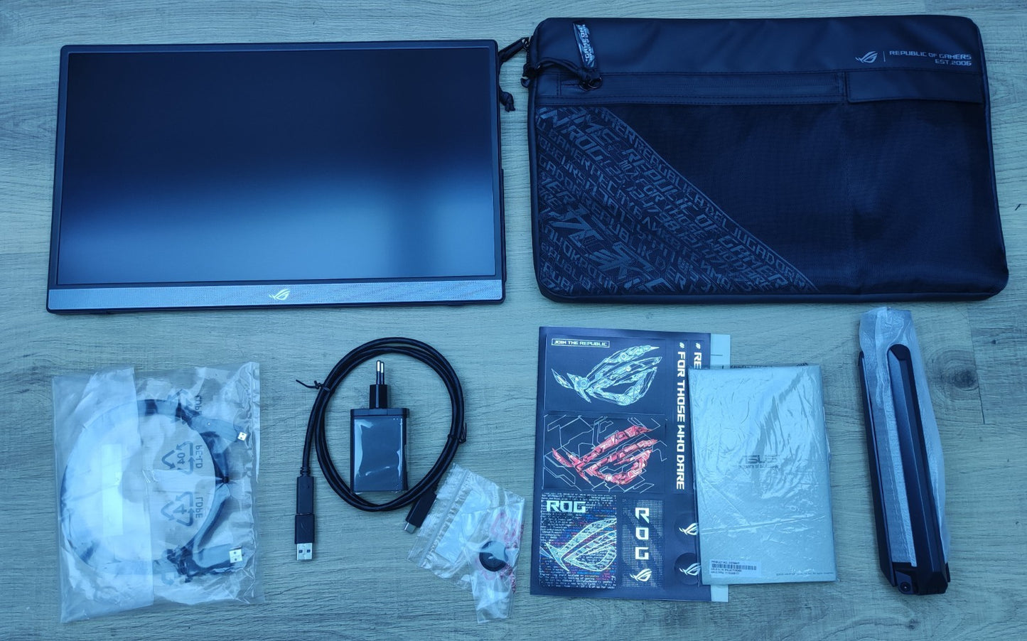 ASUS ROG Strix XG16AHP Portable Gaming Monitor 15.6" FHD 1920x1080 USB-C 144Hz