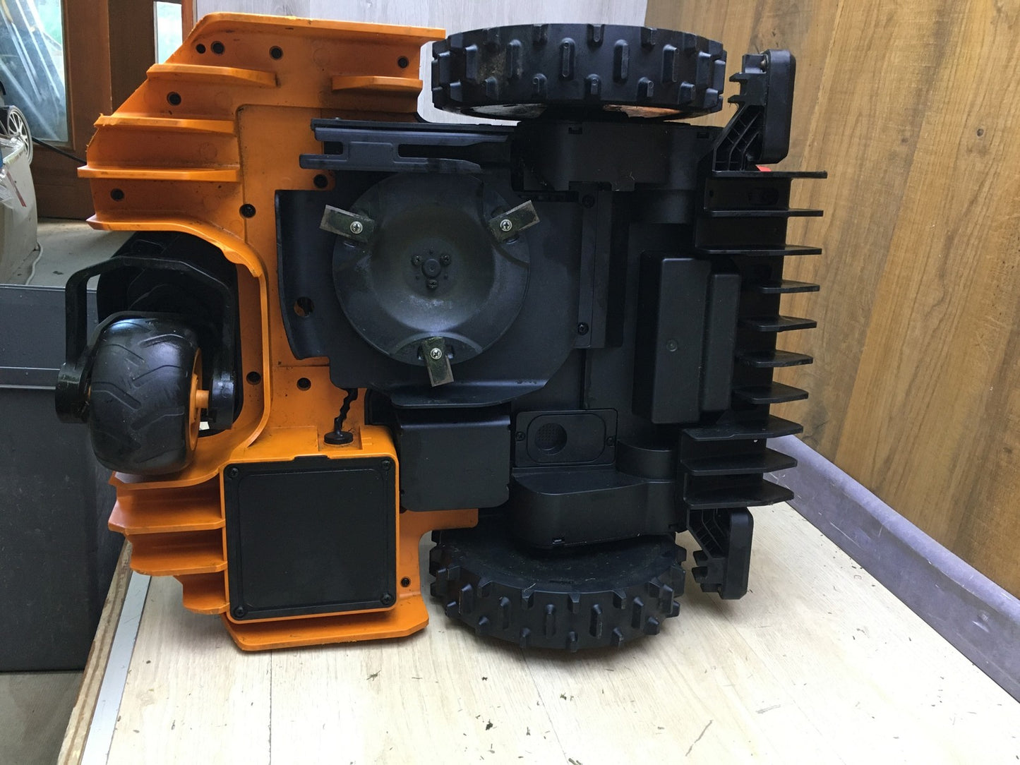 WORX Landroid Vision M550 Mähroboter ohne Begrenzungskabel WR205E, I34385