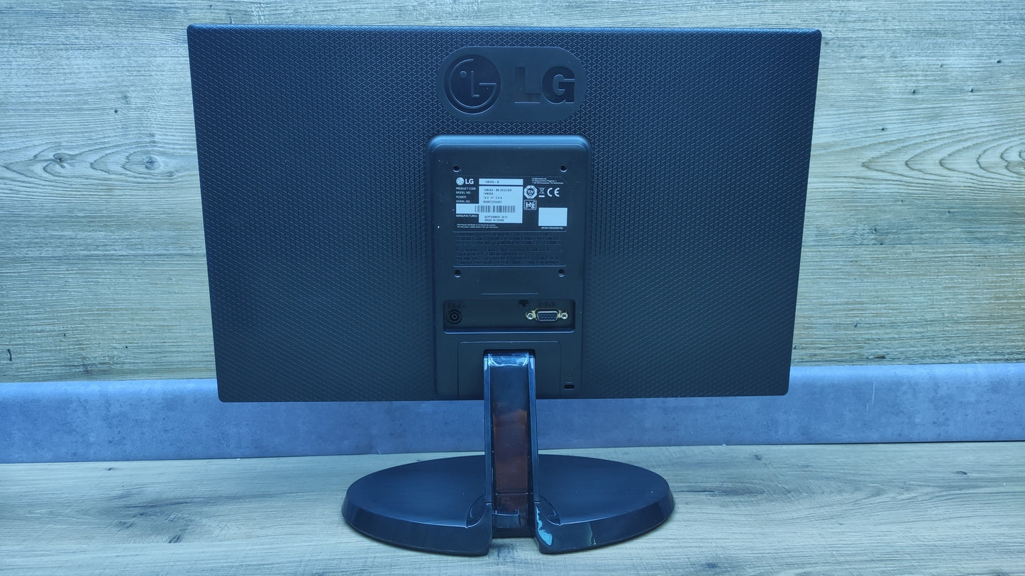 LG 19M38A-B Monitor 18,5" LED 1366x768 VGA 60Hz 5ms schwarz