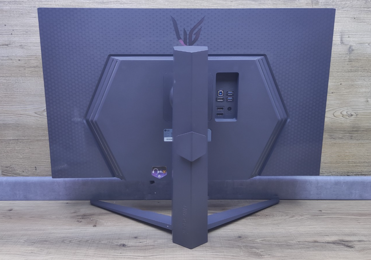 LG UltraGear 32GR93U-B 4K Gaming Monitor 31.5" UHD 3840x2160 AMD FreeSync 144Hz