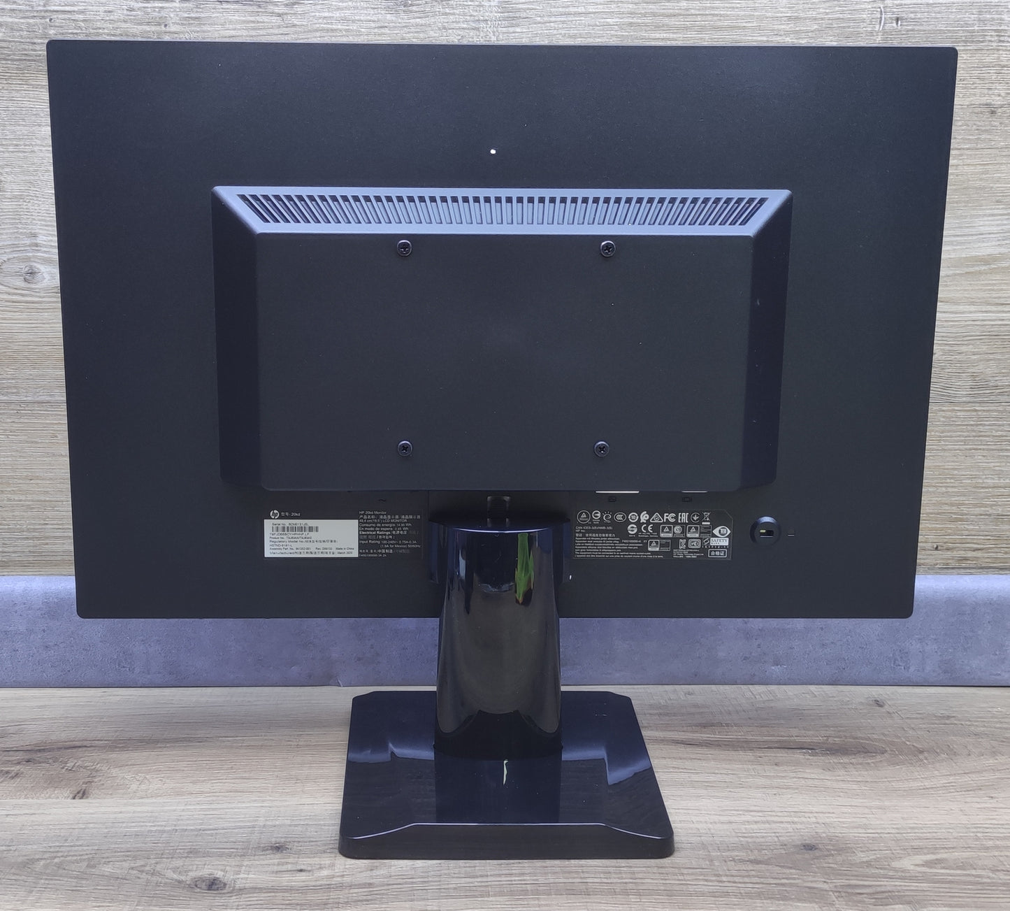 HP 20kd Monitor 19.5" WXGA+ 1440x900 IPS VGA DVI 60Hz 8ms (GtG) black