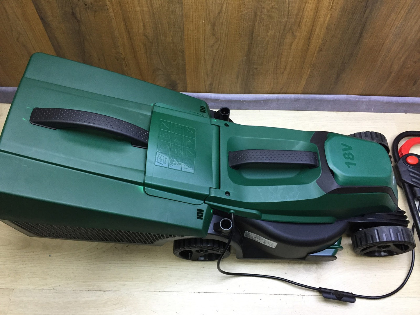 Bosch Akku-Rasenmäher EasyMower 18V-32-150 SOLO, bis zu 100 m2, I33731