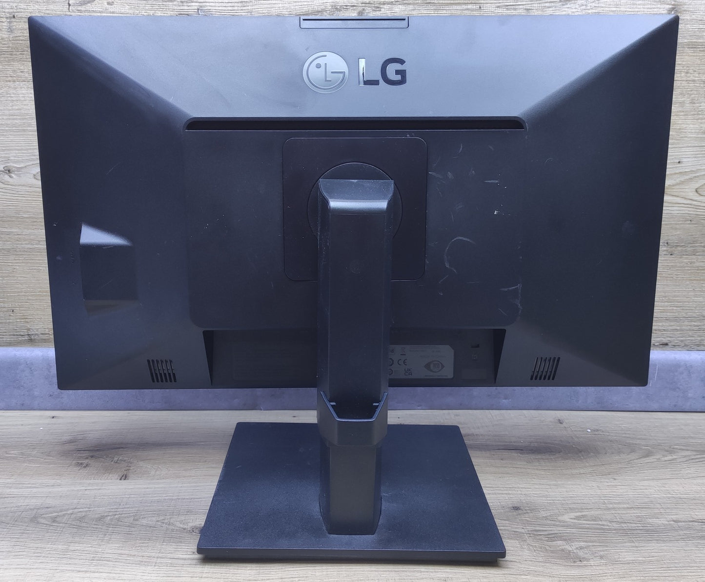 LG 24BP750C-B Monitor 23.8" FHD 1920x1080 HDMI DP USB-C GB LAN Webcam Microphone 
